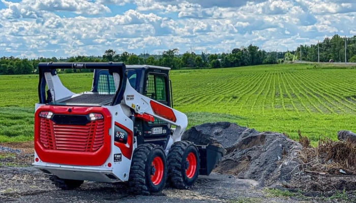 Bobcat skid steer loader hydraulic system area